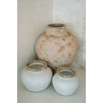 Grijze Terracotta & Beton Vaas met Raffia - 33x33x27 cm - Voor Droogbloemen Decoratie pot Bazar Bizar Living 